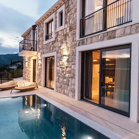 Val & Sol Villa *
